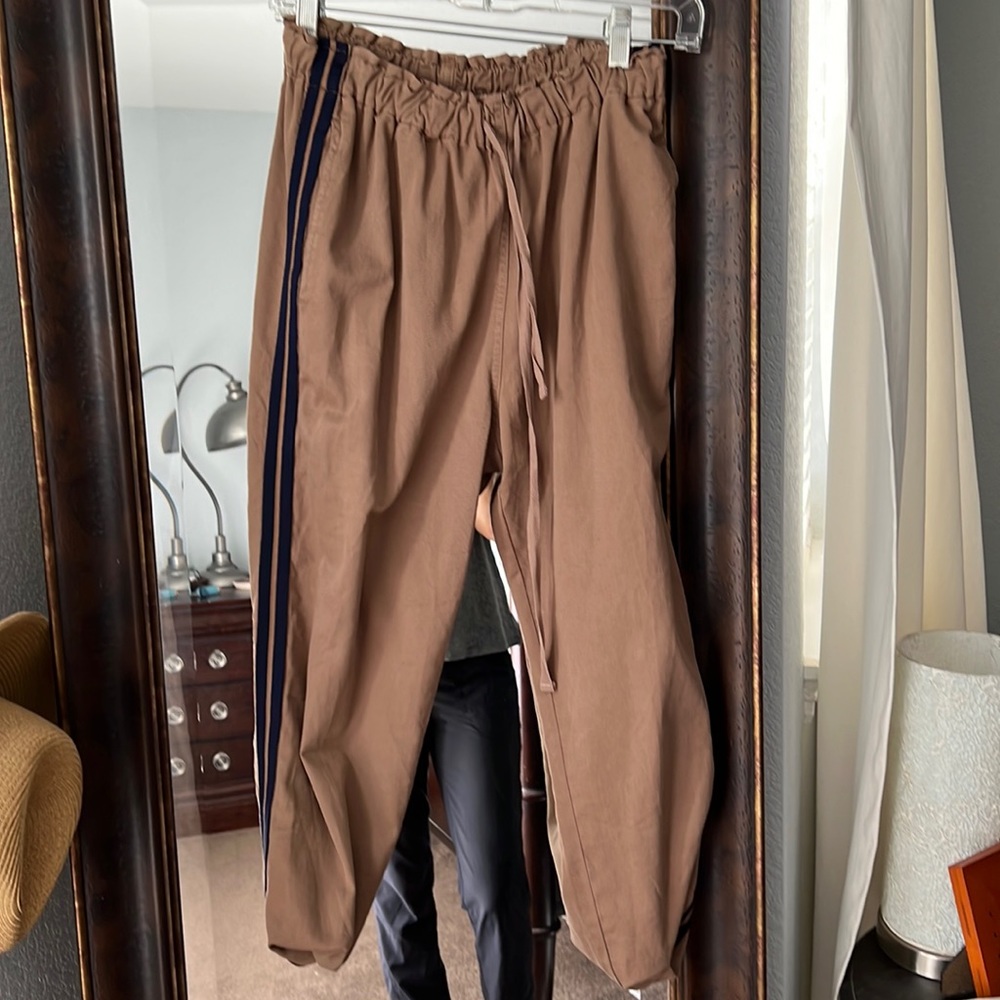 Cute pants with blue stripe.